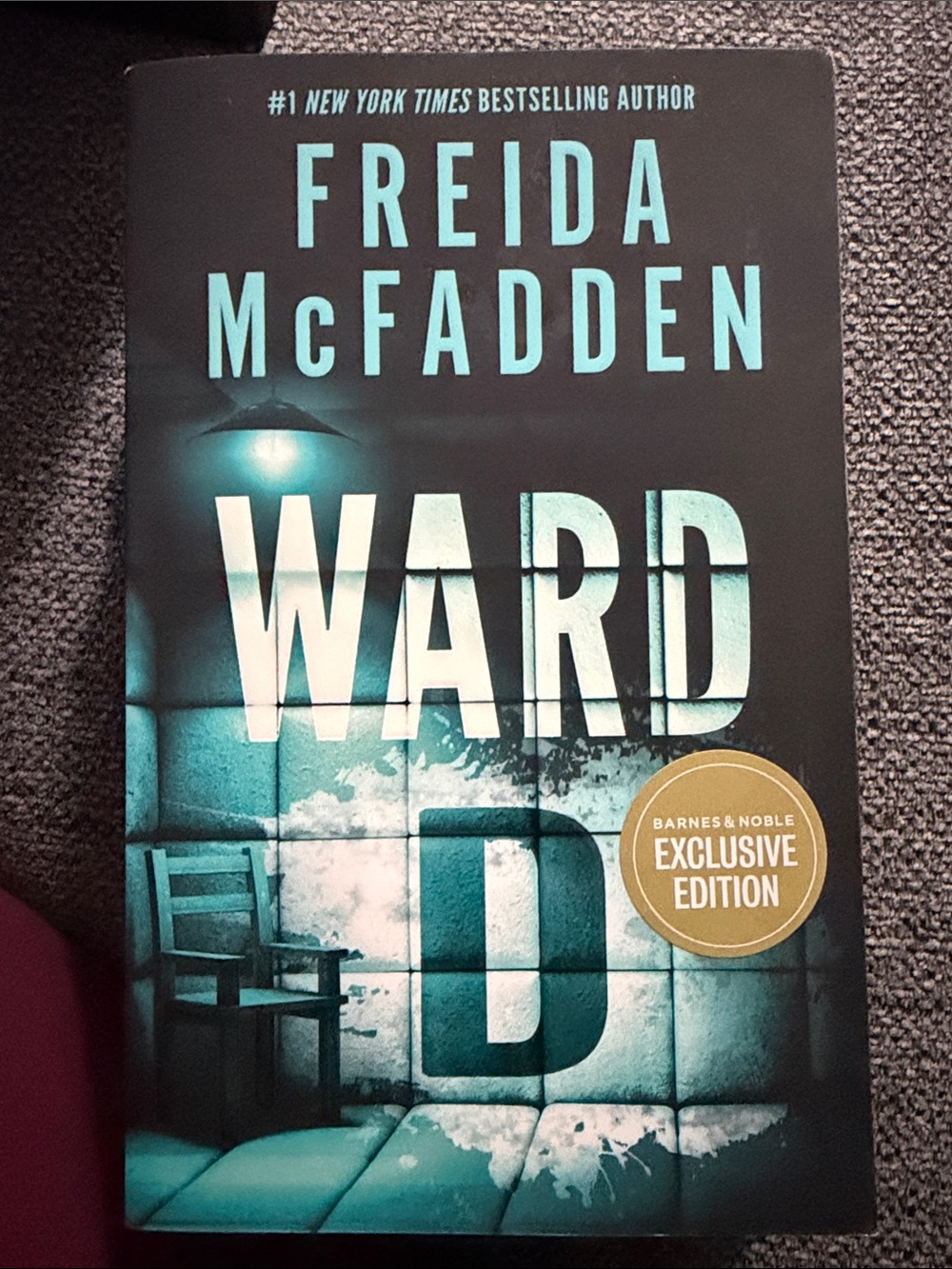 Freida McFadden Paperback Thrillers - Picture 6 of 14